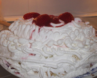 Bolo festa de morango e brigadeiro