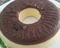 Sorvete de pudim com chocolate