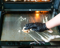 Limpar vidro com vinagre realmente funciona? TudoGostoso testou e traz a resposta para você!