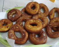 Rosquinha de leite condensado simples e fácil.