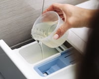 Por que estão recomendando colocar detergente neutro na máquina de lavar? Dica popular funciona, mas é preciso fazer do jeito certo