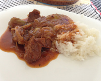 Carne de panela no molho de cerveja preta
