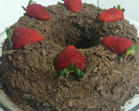 Bolo de brigadeiro com Morango