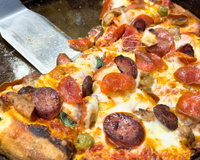 Faço essa pizza de frigideira todo final de semana que estou com preguiça e fica pronta em poucos minutos