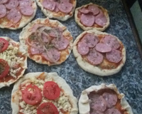 Pizza de calabresa (massa fina)