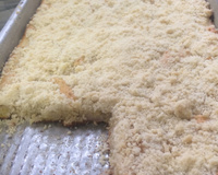 Cuca de banana com farofa