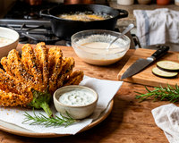 Berinjela crocante na farinha panko temperada com gergelim: essa receita diferente vai te deixar com água na boca (sirva com molho!)
