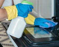 Um truque simples para limpar a porta do forno com vidro duplo sem desmontá-la