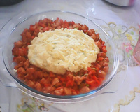 Picadinho de linguiça com purê da batatas