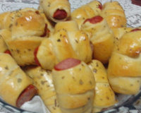 Enroladinho de salsicha assado fácil