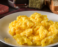 Evite a falta de fibras alimentares! Quais alimentos combinam bem com ovos mexidos no café da manhã?