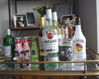 Pouco espaço, muitos drinks: 5 dicas para montar um barzinho em salas pequenas