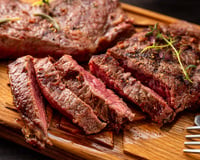 O chef francês Philippe Etchebest é categórico: "Para cozinhar carne bovina perfeitamente, você simplesmente precisa..."
