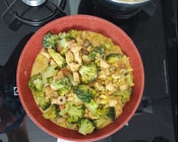 Peito de frango com brócolis ao jeito mineirinho