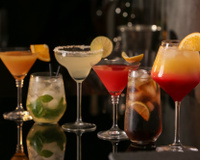 Como fazer coquetel de frutas: dicas e receitas com e sem álcool para seu bar em casa