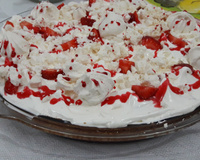 Torta de morango com suspiros