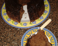 Bolo de chocolate assado com a calda