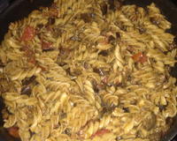 Macarrão rápido com beringela e mussarela