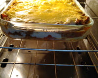 Lasanha com molho branco e bolonhesa