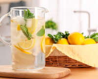 Posso tomar água saborizada todos os dias? Descubra as melhores combinações e cuidados