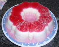 Pão de ló de chocolate com recheio e cobertura