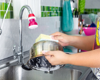 Arear e limpar panela: confira as diferenças