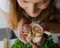 Da memória ao coração: 11 benefícios do alho comprovados cientificamente que transformam sua saúde