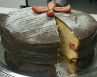 Bolo econômico recheado