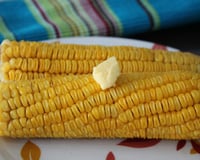 Milho-verde cozido no micro-ondas