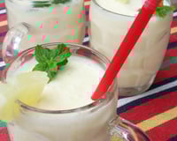 Coquetel de abacaxi com espumante