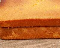 Pão de ló de liquidificador fofinho e perfeito para fazer um bolo de aniversário