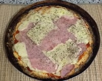Pizza de presunto com mussarela