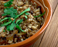 Receitas com farofa, batata palha e grãos para Natal e Ano-Novo