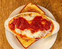 Que tal uma lasanha de pão para um almoço suculento e diferente nesse domingo?
