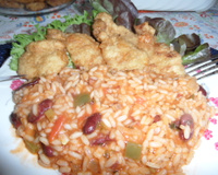 Arroz malandro de feijão com isca de peixe