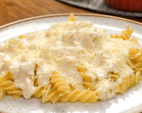 10 receitas de molho para macarrão rápidas e fáceis para quem vive na correria
