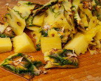 Você está jogando fora saúde? Descubra os benefícios da casca de abacaxi