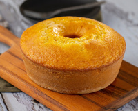 Esse bolo de fubá com maisena é o melhor para comer com cafezinho, chega a dar água na boca!