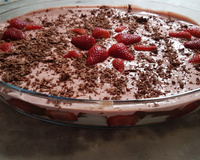 Pavê mousse de morango e chocolate da Taí