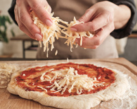 Nem delivery, nem congelada: no Dia da Pizza a massa caseira da minha avó já é tradição aqui em casa (receita fácil!)