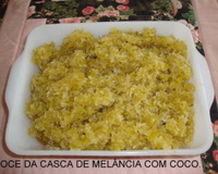 Tirinhas de casca de melancia com coco