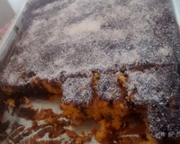 Bolo de cenoura com calda de chocolate que derrete na boca