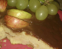 Bolo de banana com cobertura de chocolate