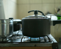 Minha panela de pressão explodiu, mas aprendi 5 passos que me fizeram perder o medo de cozinhar com ela