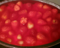 Torta de gelatina com morangos