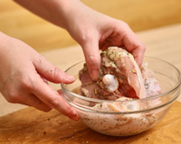 3 ideias de marinadas para frango que deixam a carne suculenta, macia e muito saborosa