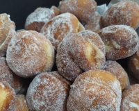 Sonho com recheio de doce de leite