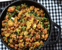 Farofa molhadinha que serve mais de 20 pessoas é o acompanhamento perfeito para servir com churrasco