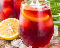 Tinto de verano é a nova moda nas redes sociais: drink refrescante é perfeito para servir no calor do Natal