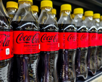 Coca-Cola sem cafeína chega ao Brasil: afinal, ela é mais saudável que a versão tradicional?